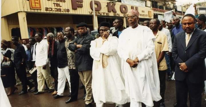 Cameroun – Sa Majesté Célestin Bedzigui rend hommage au chairman John Fru Ndi