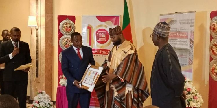 Cameroun – Reconnaissance : Sa majesté Kimbi Elvis Kah Abdoulrahman Imran reçoit le prix d&rsquo;excellence de philanthropie 2023