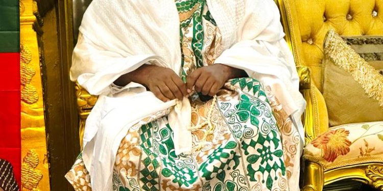 CAMEROUN – Action humanitaire : Sa  Majesté KIMBI KAH ELVIS ABDOULRAHMAN  IMRAN assure la rentrée scolaire des enfants en détresse de  NYOS