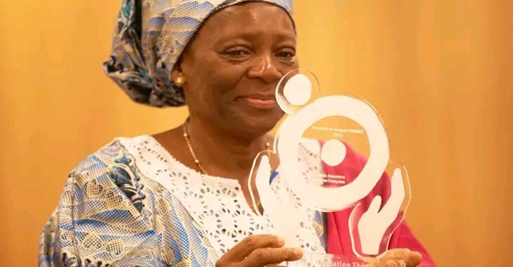Cameroun – Santé Publique :  Le Pr Bella Assumpta reçoit une prestigieuse distinction à Paris