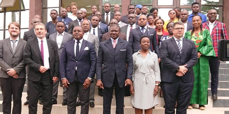 Cameroun -Pollution dans les transports : Ngallè Bibehe explore l’électromobilité