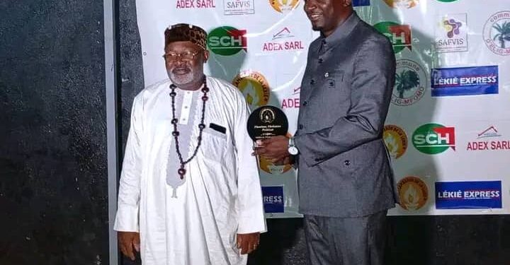 Cameroun- Récompense : Serge Ndzana ESSALA reçoit le prix « Flambeau révélation politique 2025» de Lekié Express